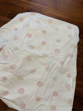 Pehr Organic Fitted Sheet with Blush Polka Dots